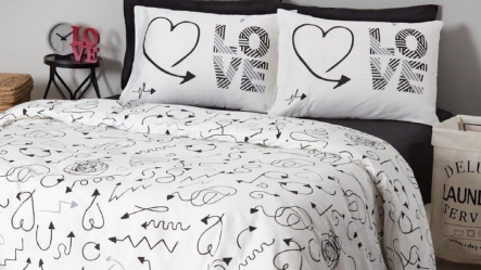 סט מצעים מודפס למיטה וחצי אהבה בשחקים