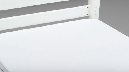 סדין למיטת מעבר בצבע לבן