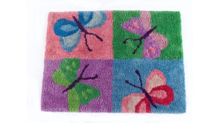 שטיח מלבני מצוייר פרפרים