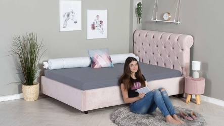 מיטת נוער מרופדת אמה