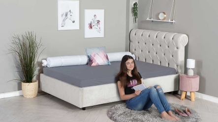 מיטת נוער מרופדת אמה