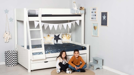 מיטת קומותיים וחצי שחר