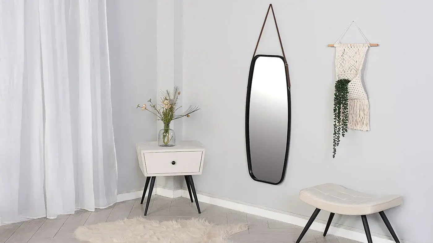 מראת גוף תלויה במבוק | שחור