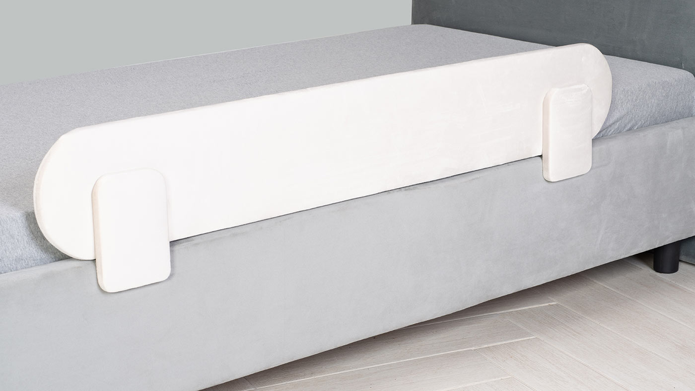 מעקה נשלף למיטה מרופדת |  שמנת