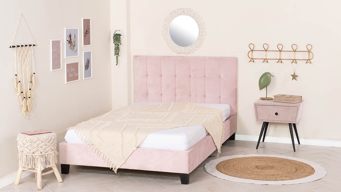 מיטה גאיה וחצי