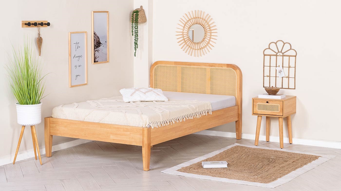 מיטת ראטן וחצי