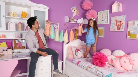 כורסת עור גדולה ורודה